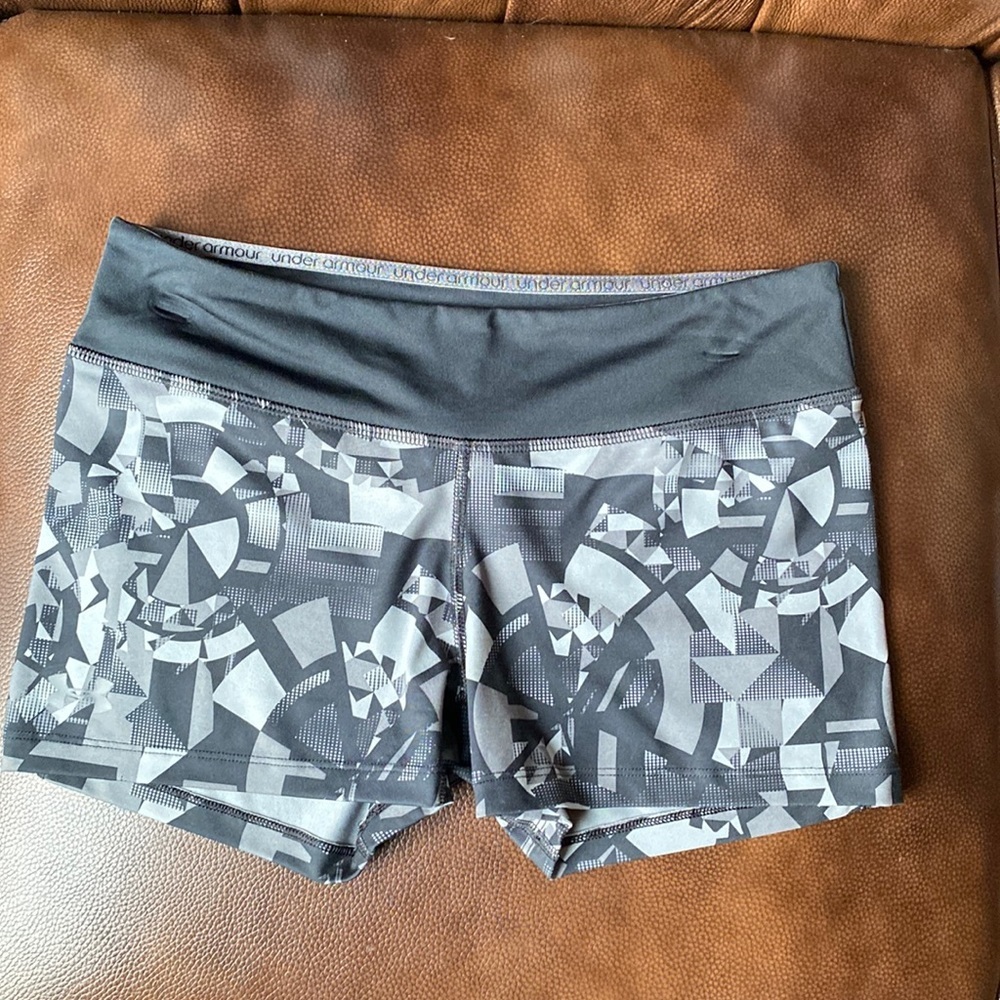 Under Armour Heat Gear Shorts Black Grey - M